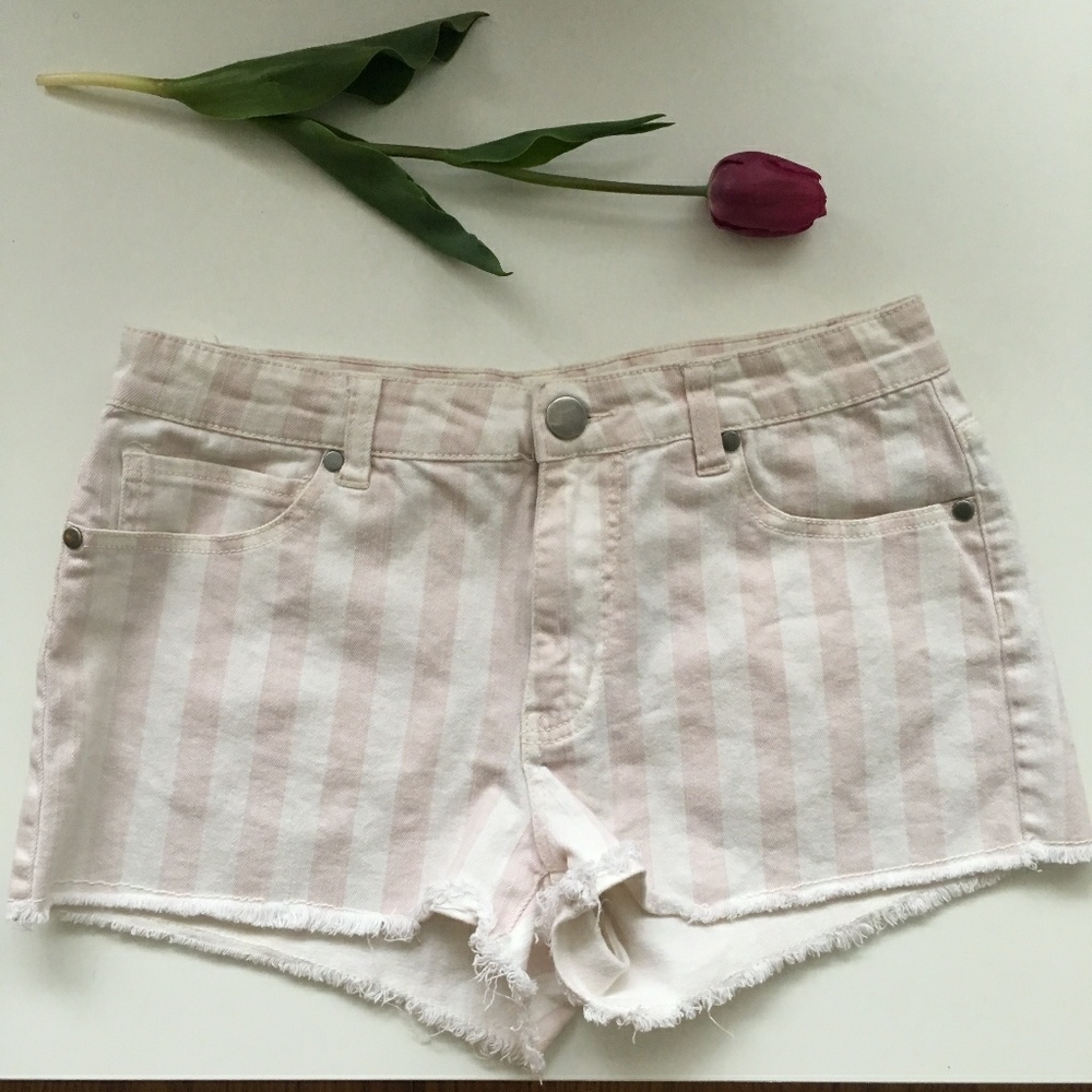 Forever 21 pink and white summer shorts